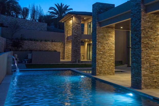 Cận cảnh cơ ngơi 4.000m2 của Đan Trường ở đất Mỹ