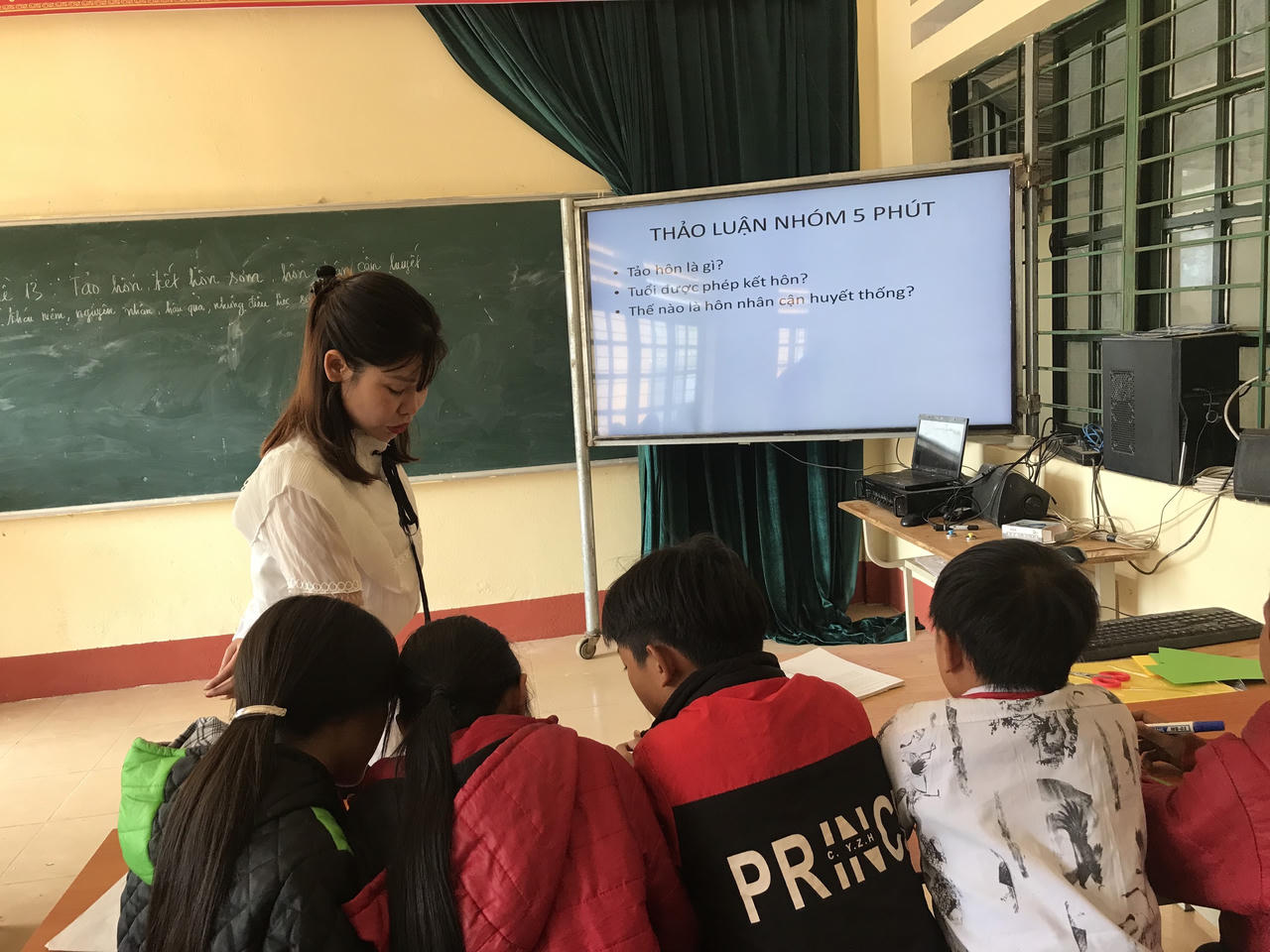 Cô giáo Nguyễn Thị Thủy và lời hứa trọn đời gắn bó đỉnh Pa Cheo