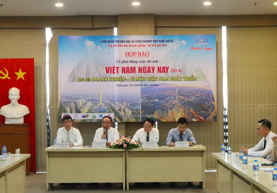 Phát động cuộc thi ảnh Việt Nam Ngày nay lần thứ VI: “Doanh nghiệp - Động lực vì một Việt Nam phát triển”