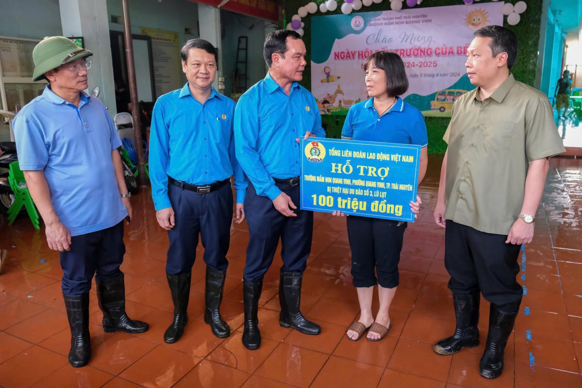 Tổng Liên đoàn Lao động Việt Nam hỗ trợ 3 tỷ đồng cho đoàn viên, người lao động tại Thái Nguyên 