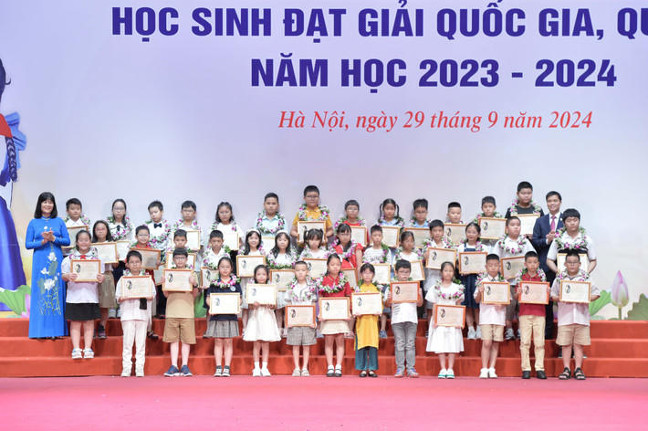 Tuyên dương 1.380 học sinh đạt giải quốc gia, quốc tế năm học 2023 – 2024