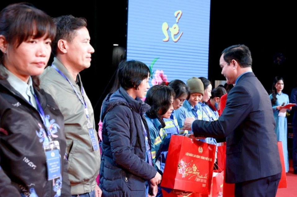 Tổ chức nhiều chương trình chăm lo cho người lao động dịp Tết Nguyên đán Ất Tỵ