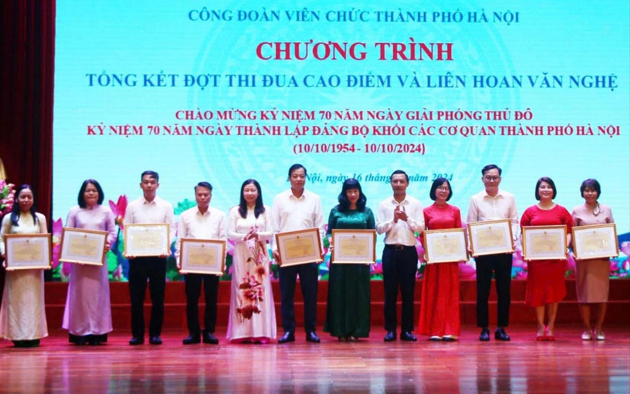 Công đoàn Viên chức TP Hà Nội khen thưởng 6 tập thể, 18 cá nhân tiêu biểu