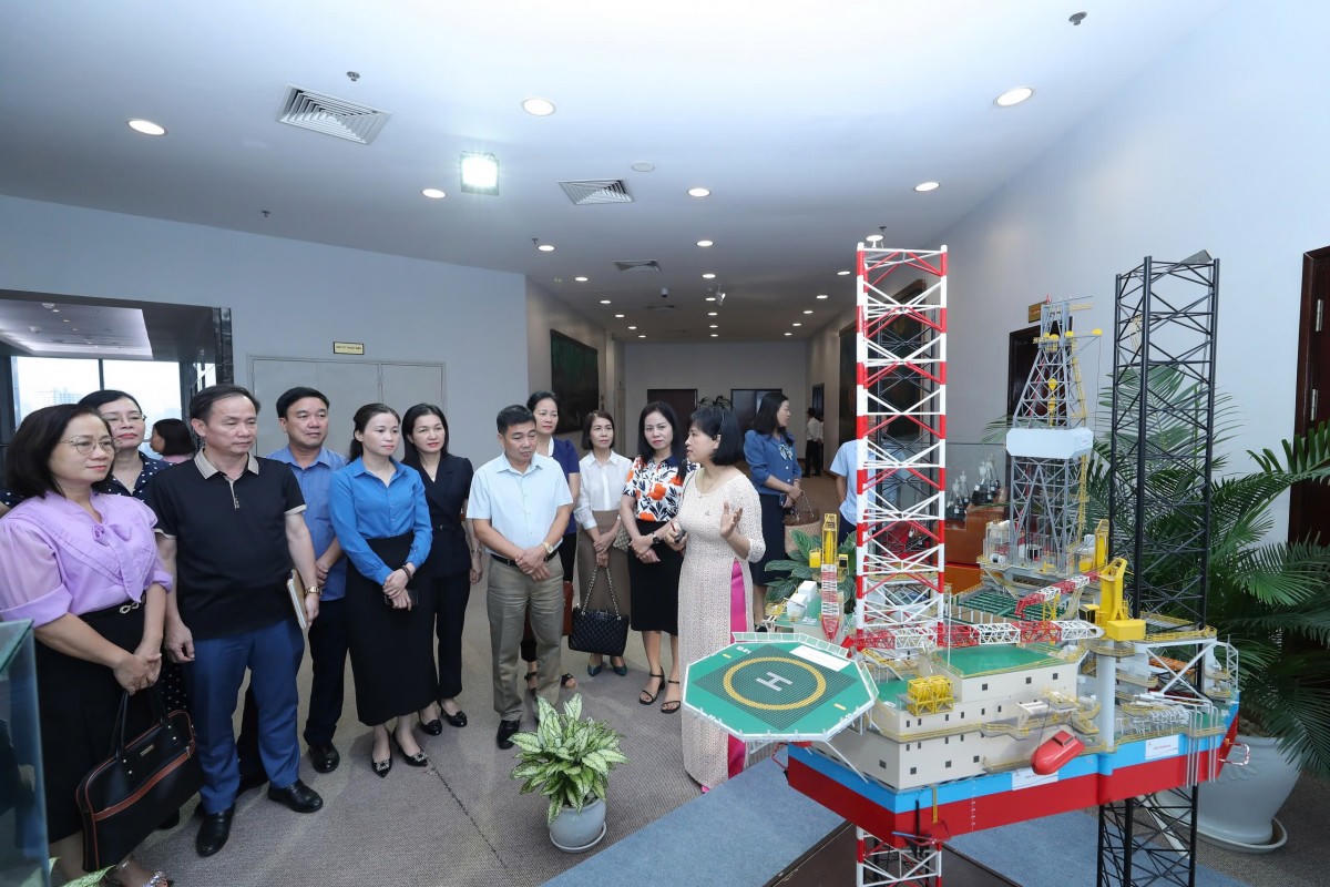 Cán bộ Công đoàn chủ chốt học tập mô hình quản trị hiệu quả tại PetroVietnam