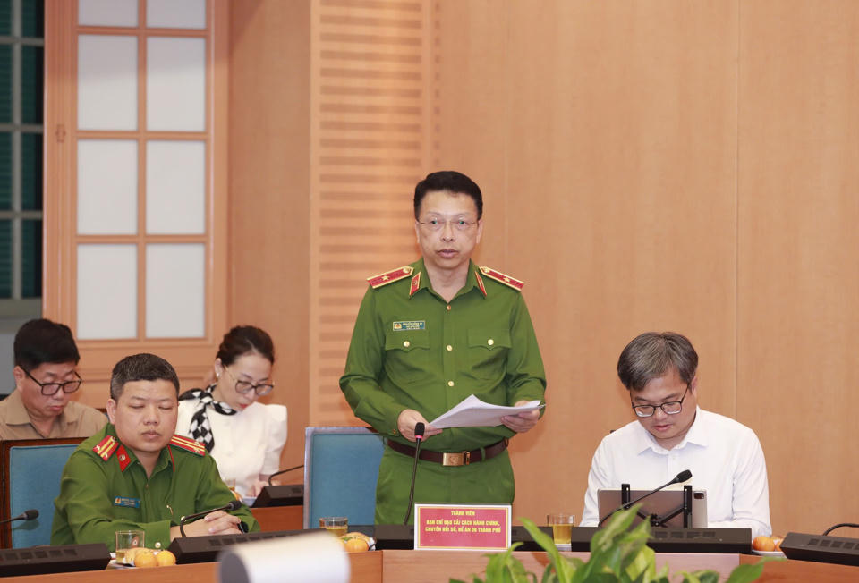 Nhiều tiện ích mới khi kết hợp giữa VNeID với iHanoi