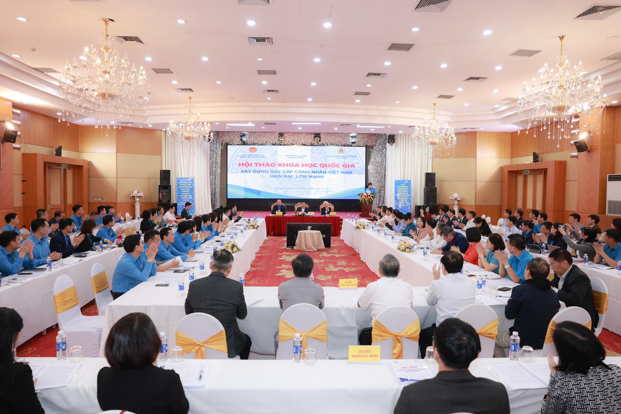 Xây dựng giai cấp công nhân Việt Nam hiện đại, lớn mạnh