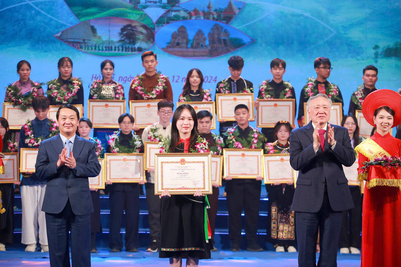 Tuyên dương 125 học sinh, sinh viên, thanh niên dân tộc thiểu số tiêu biểu