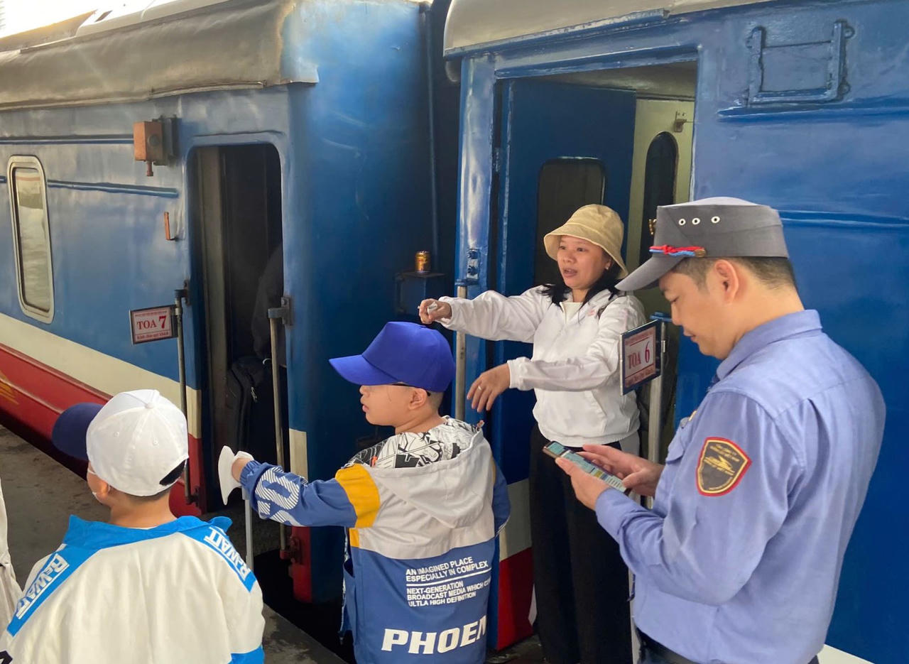 'Chuyến tàu Công đoàn - Xuân 2025': Đưa người lao động về quê đón Tết