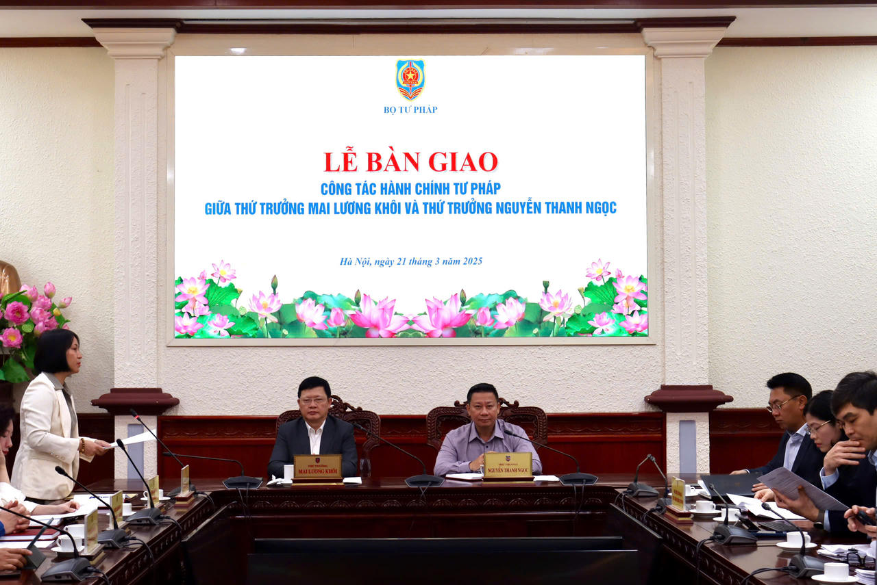 Lãnh đạo Bộ bàn giao công tác Hành chính Tư pháp