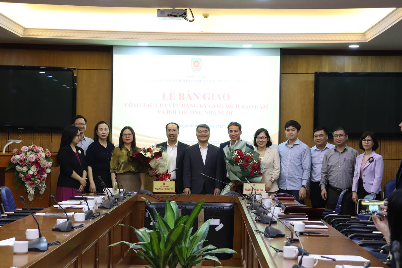 Thứ trưởng Nguyễn Thanh Tú chủ trì bàn giao công tác