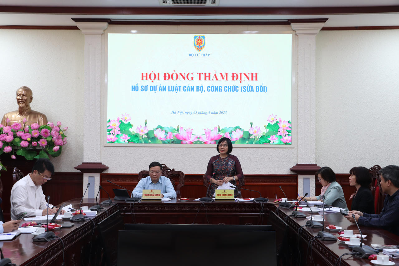 Thứ trưởng Đặng Hoàng Oanh họp hội đồng thẩm định Luật Cán bộ, công chức (sửa đổi)