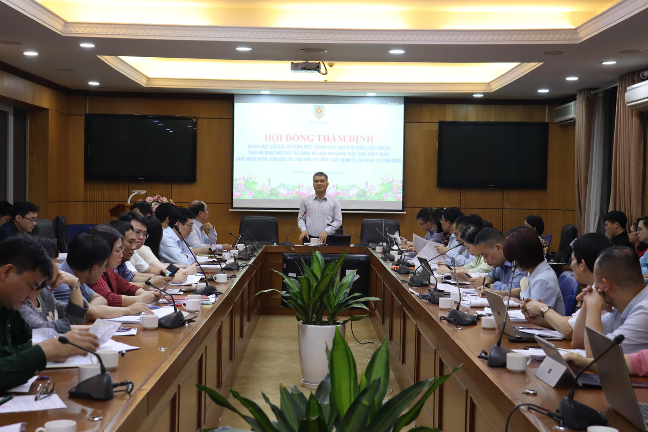 Thẩm định dự thảo sửa đổi 7 luật chuyên ngành: Đẩy mạnh phân cấp, cải cách thủ tục và hỗ trợ chuyển đổi số