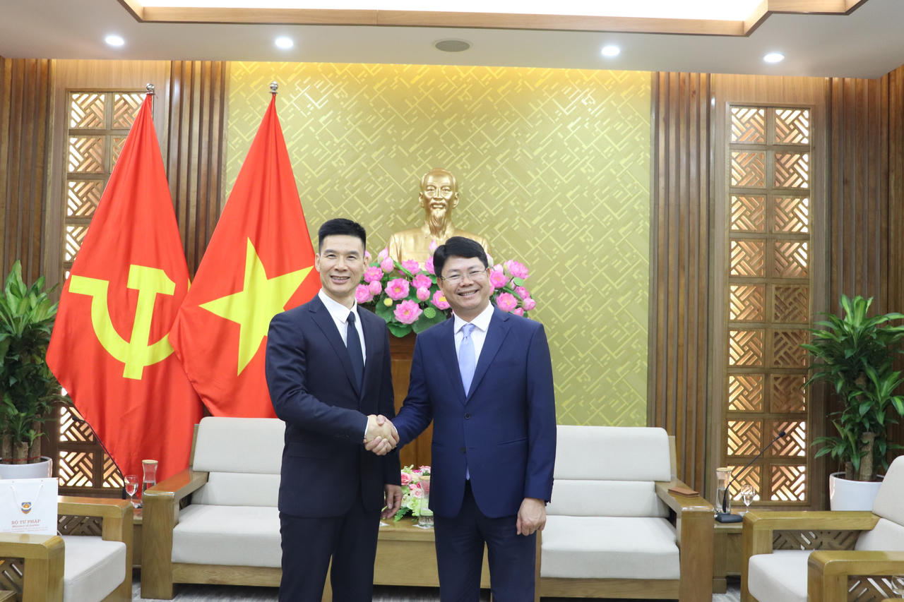 Thứ trưởng Bộ Tư pháp Nguyễn Thanh Tịnh tiếp và làm việc với Giám đốc Sở Tư pháp khu tự trị dân tộc Choang, tỉnh Quảng Tây (Trung Quốc)