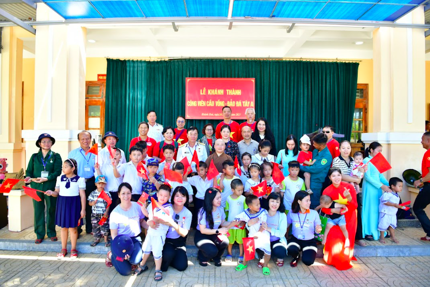 'Chuyến tàu Đại đoàn kết” – Hải trình đưa kiều bào ra thăm Trường Sa và Nhà giàn DK-I năm 2025