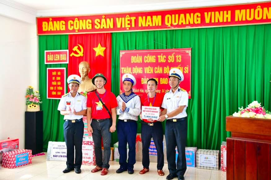 'Chuyến tàu Đại đoàn kết” – Hải trình đưa kiều bào ra thăm Trường Sa và Nhà giàn DK-I năm 2025