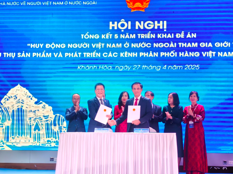 Xây dựng, hoàn thiện chính sách, pháp luật để kiều bào đóng góp nhiều hơn cho đất nước