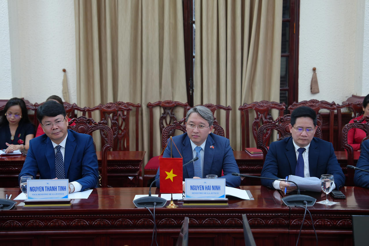 Thúc đẩy hợp tác giữa các Hội nghề luật Việt Nam - Pháp