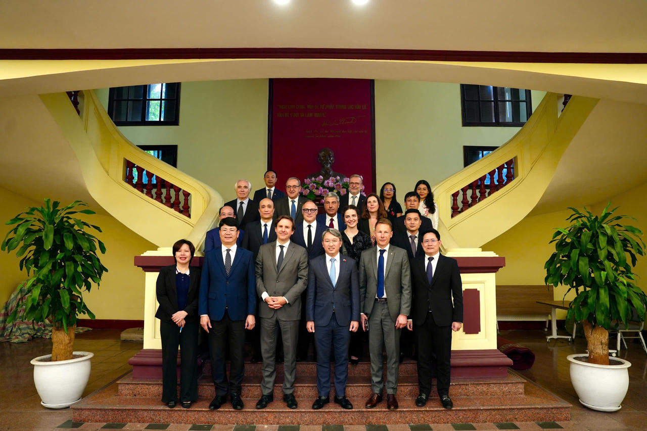 Thúc đẩy hợp tác giữa các Hội nghề luật Việt Nam - Pháp