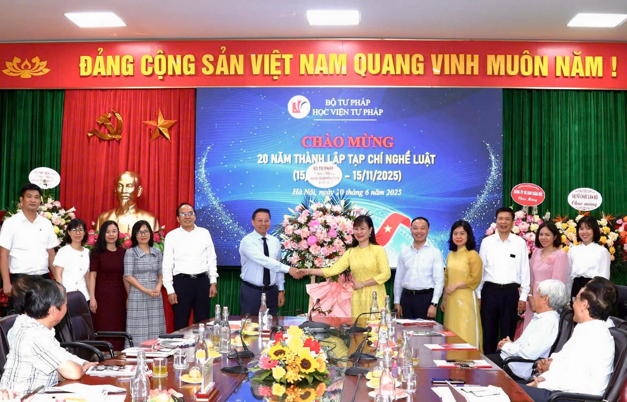 Lãnh đạo Bộ Tư pháp chúc mừng Ngày Báo chí cách mạng Việt Nam 21/6