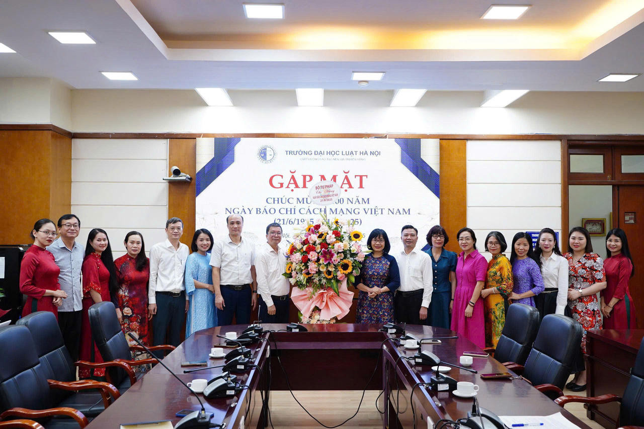 Lãnh đạo Bộ Tư pháp chúc mừng Ngày Báo chí cách mạng Việt Nam 21/6