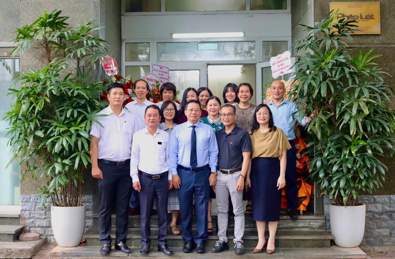 Lãnh đạo Bộ Tư pháp chúc mừng Ngày Báo chí cách mạng Việt Nam 21/6