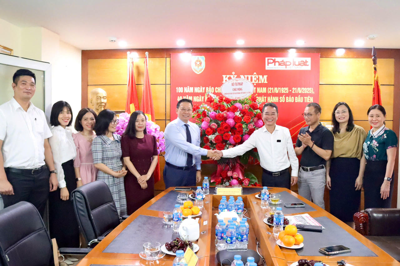 Lãnh đạo Bộ Tư pháp chúc mừng Ngày Báo chí cách mạng Việt Nam 21/6