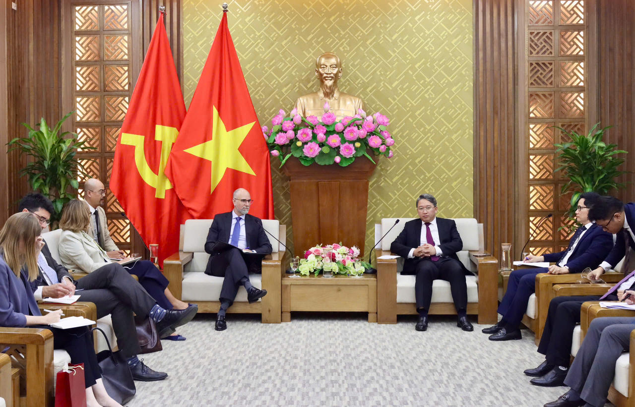 Trao tặng Kỷ niệm chương “Vì sự nghiệp tư pháp” cho Đại sứ đặc mệnh toàn quyền Canada tại Việt Nam