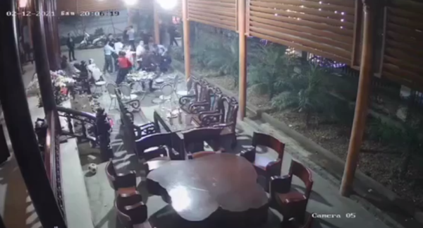 Kéo người xông vào nhà chém nhau vì mâu thuẫn sau ly rượu chúc tết