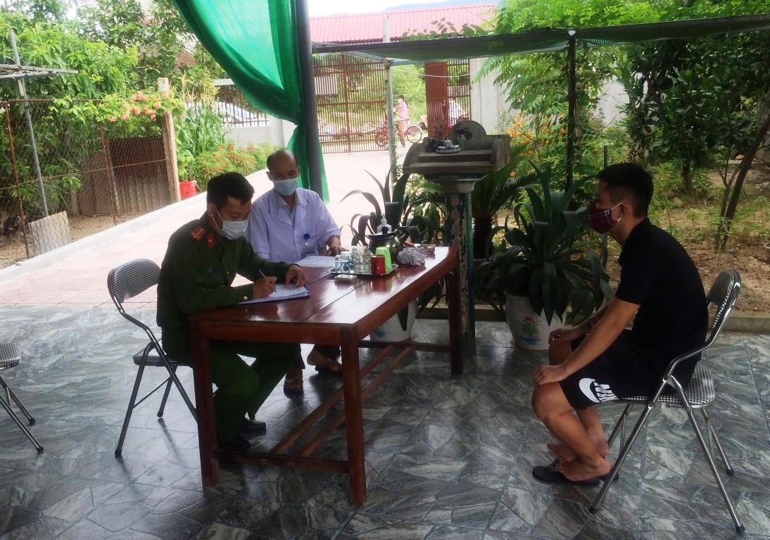 Cách ly y tế tại nhà nhưng "trốn" sang chơi nhà hàng xóm