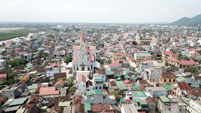 Phát hiện thêm 2 người mắc COVID-19 ở điểm tắm nước ngọt công cộng 