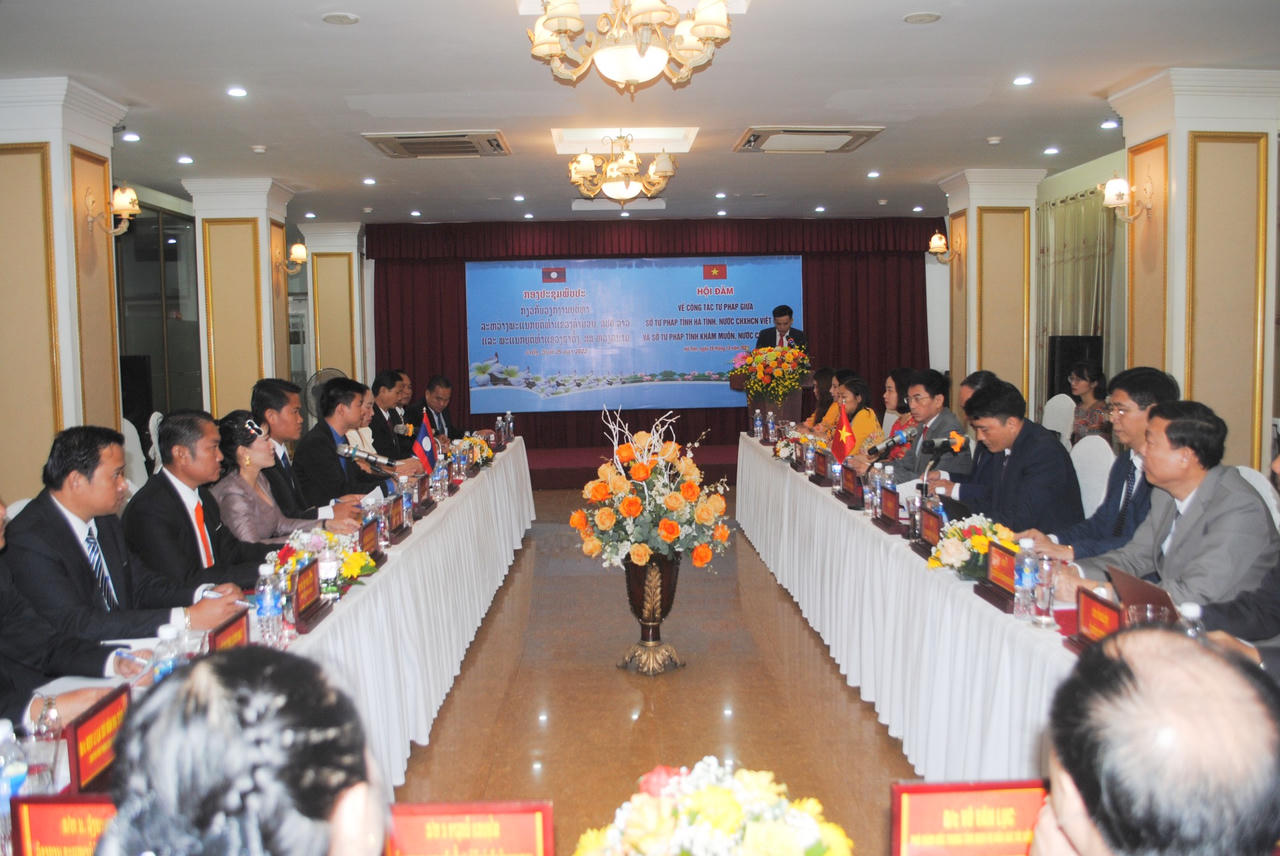 Sở Tư pháp tỉnh Hà Tĩnh và Sở Tư pháp tỉnh Khăm Muồn hội đàm về công tác tư pháp