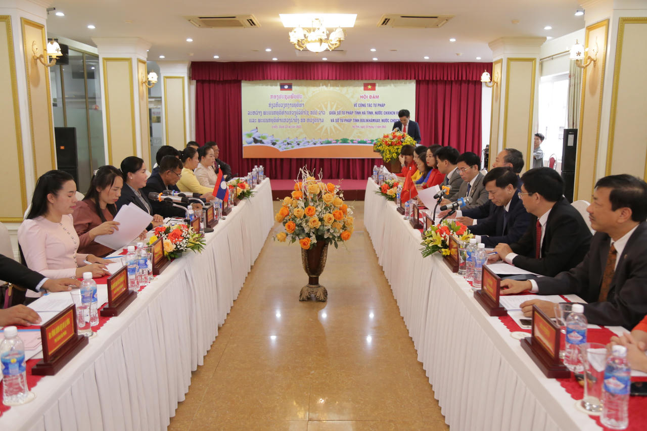 Hội đàm về công tác tư pháp giữa Sở Tư pháp tỉnh Hà Tĩnh và Sở Tư pháp tỉnh Bolikhămxay