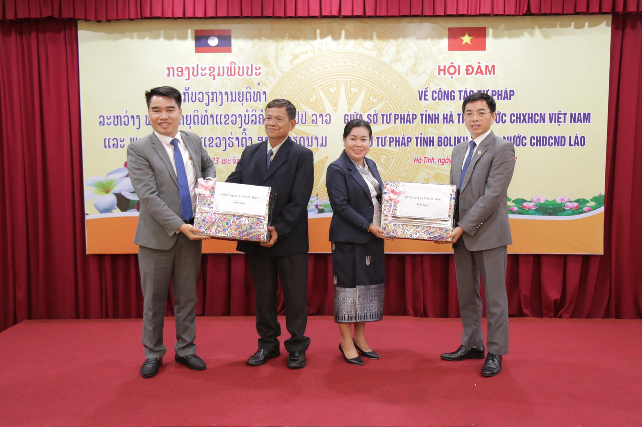 Hội đàm về công tác tư pháp giữa Sở Tư pháp tỉnh Hà Tĩnh và Sở Tư pháp tỉnh Bolikhămxay