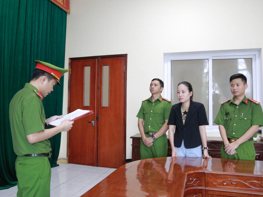  Khởi tố “nữ quái” lừa đảo chiếm đoạt hơn 4 tỷ đồng để "chạy bìa đỏ"