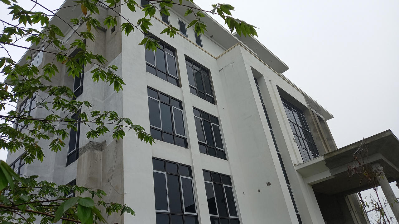 Hà Tĩnh: Trụ sở hơn 16 tỷ đồng dang dở, ngổn ngang 