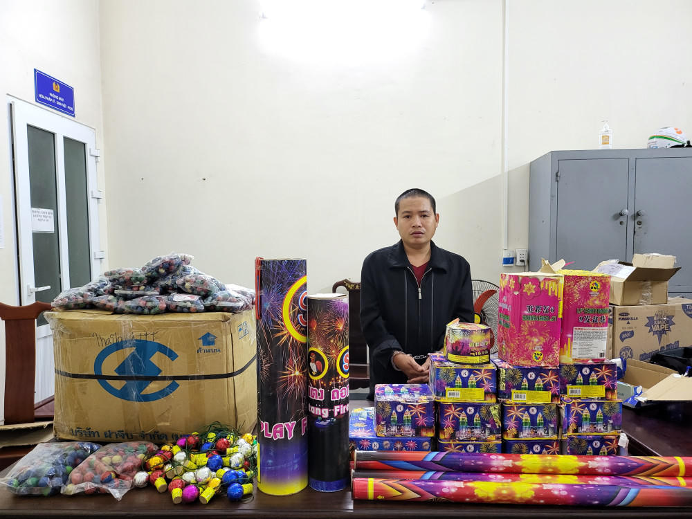 Hà Tĩnh: Phá chuyên án bắt 4 đối tượng buôn bán súng, pháo và ma tuý