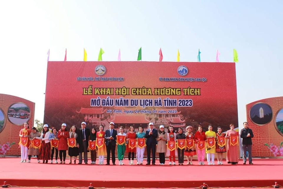 Chùa Hương Tích đón hơn 6 vạn du khách sau gần 1 tuần khai hội