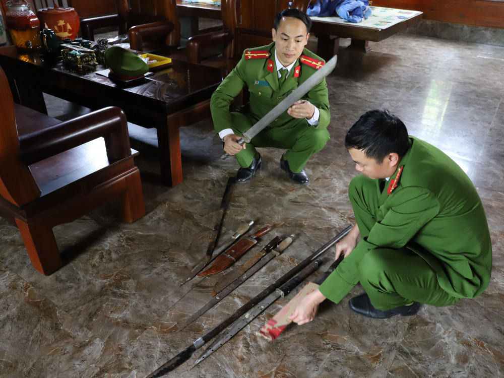 Bắt đối tượng tàng trữ nhiều "hàng nóng" 