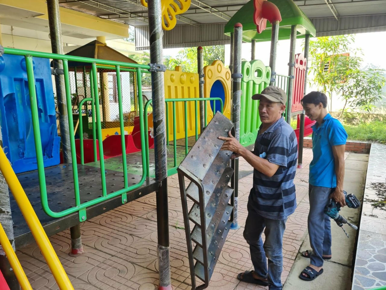 Vụ nâng khống thiết bị giáo dục ở Hà Tĩnh: Nhiều lãnh đạo sở GD&ĐT bị yêu cầu kiểm điểm