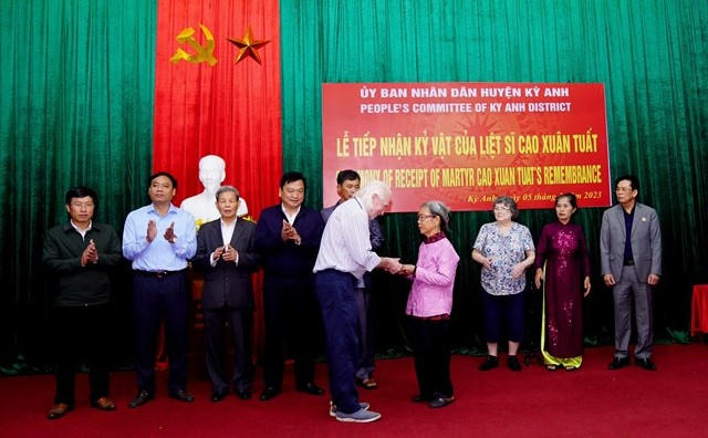 Xúc động đón nhận kỷ vật liệt sĩ từ cựu binh Mỹ sau 56 năm