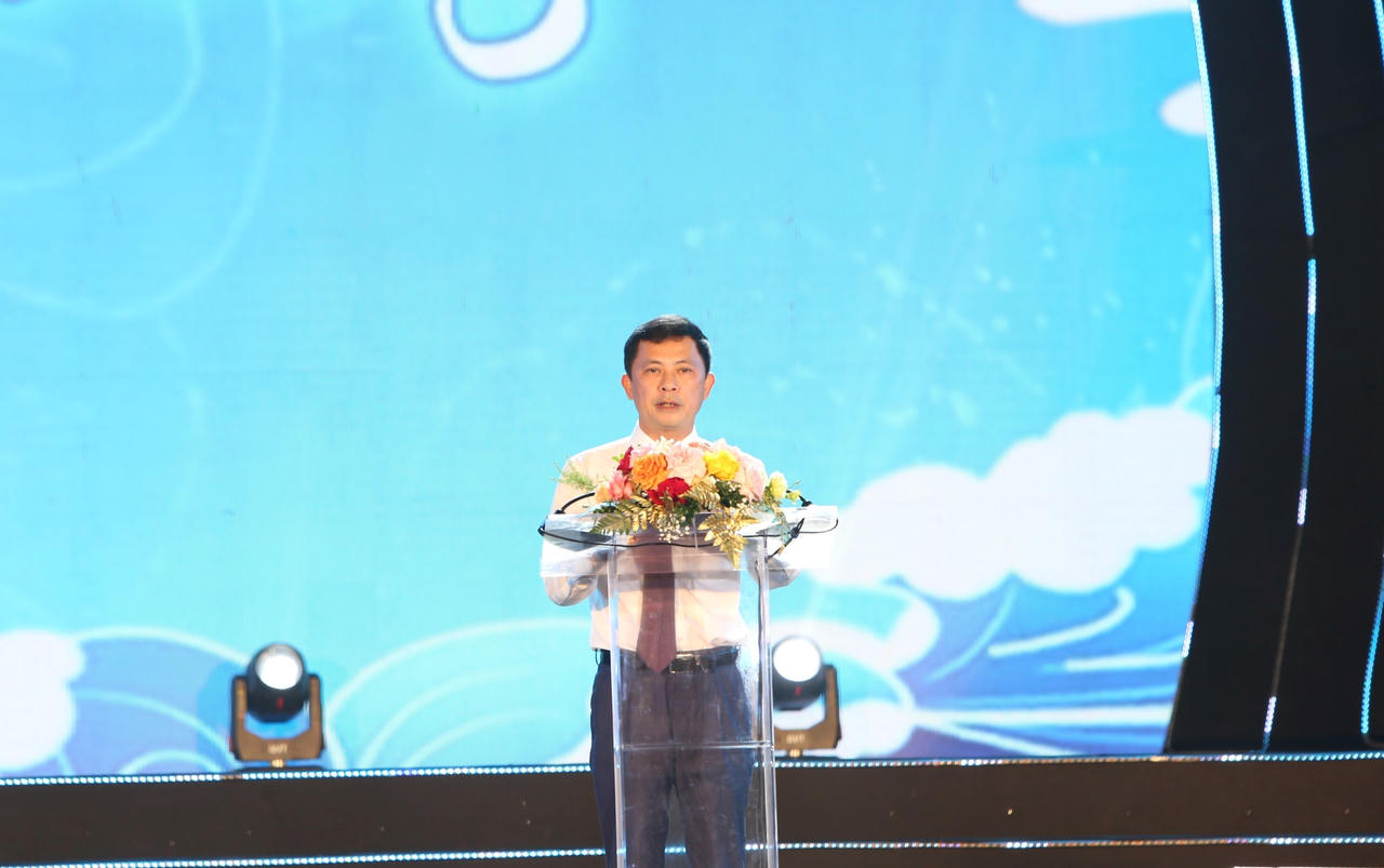 Hà Tĩnh rực rỡ pháo hoa khai trương du lịch biển