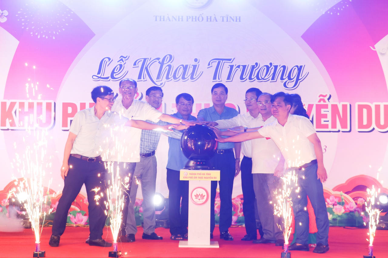 Hà Tĩnh khai trương phố đi bộ, ẩm thực độc đáo