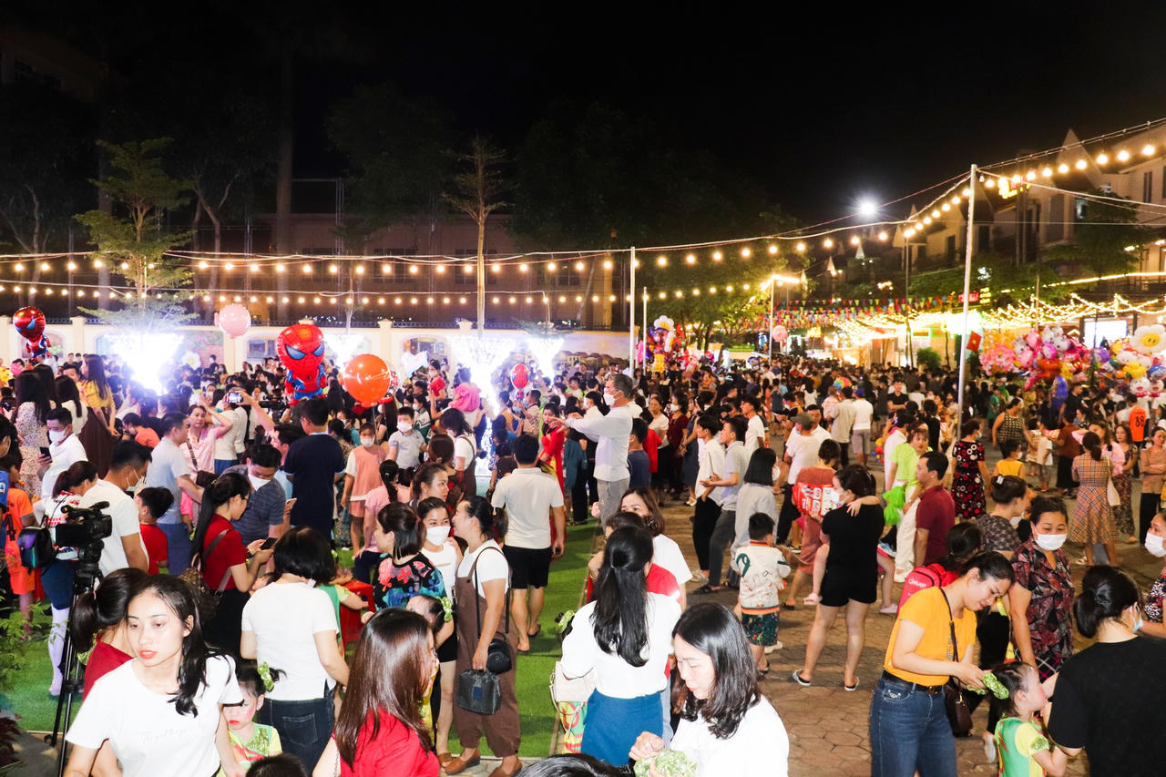 Hà Tĩnh khai trương phố đi bộ, ẩm thực độc đáo