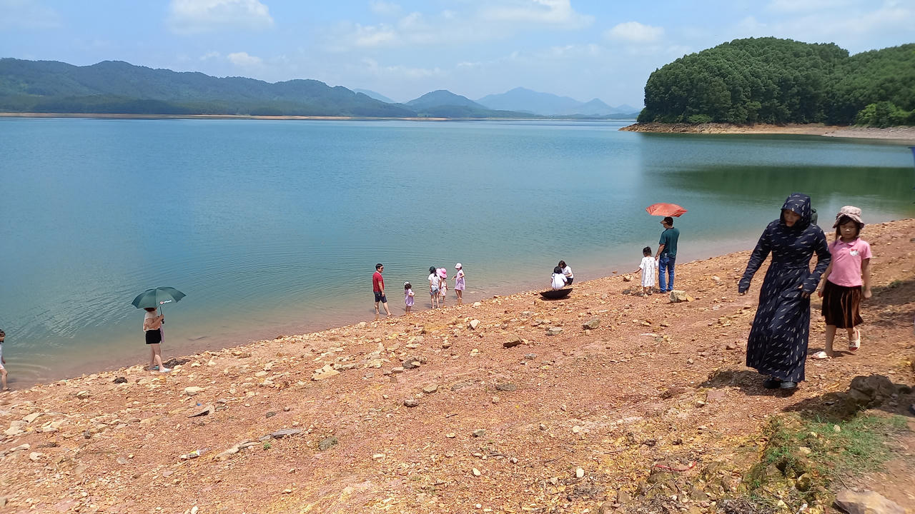 Hà Tĩnh: Các địa điểm văn hóa, tâm linh và khu du lịch sinh thái tăng vọt khách du lịch dịp nghỉ lễ