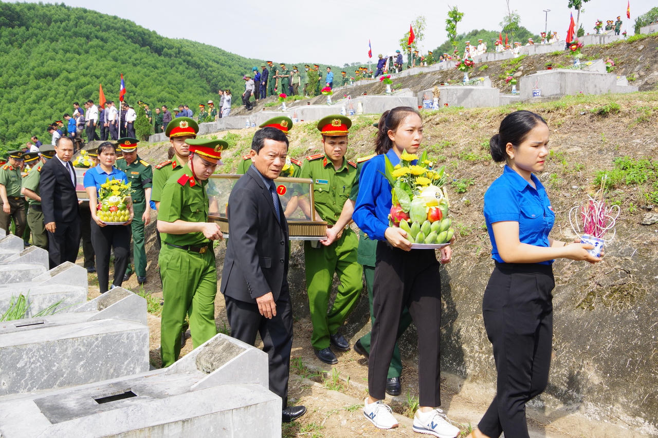 Hà Tĩnh long trọng tổ chức truy điệu, an táng 10 liệt sĩ hy sinh tại Lào