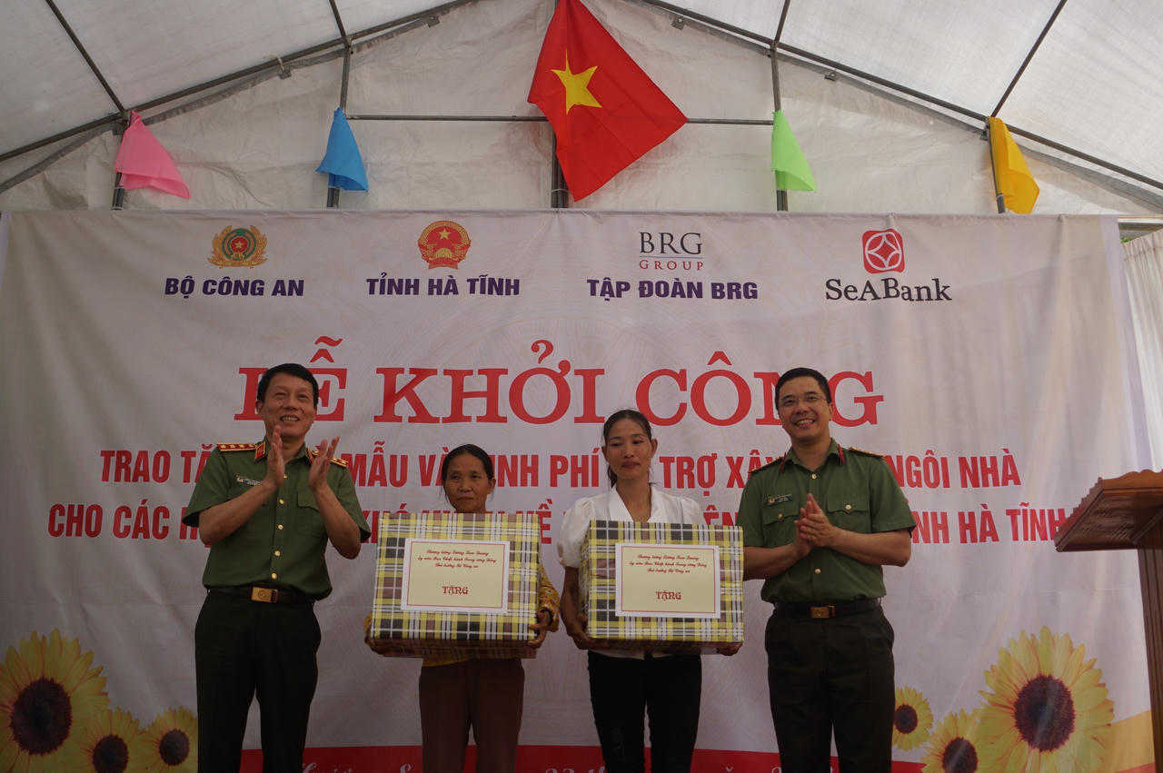 Bộ Công an xây 1.000 căn nhà cho người nghèo tại Hà Tĩnh