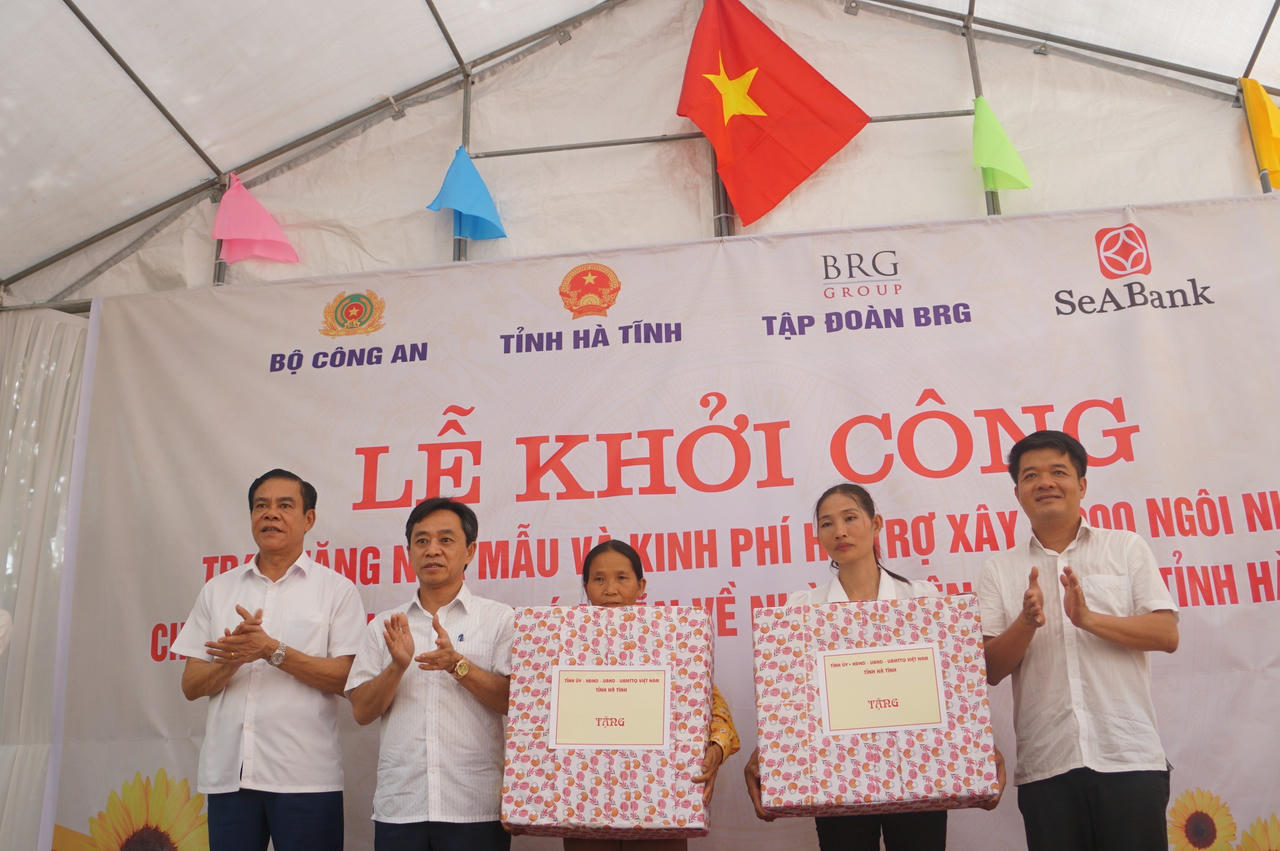 Bộ Công an xây 1.000 căn nhà cho người nghèo tại Hà Tĩnh