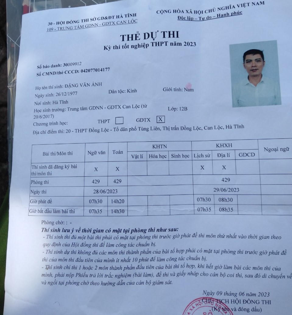 Trưởng thôn 46 tuổi háo hức dự thi tốt nghiệp THPT