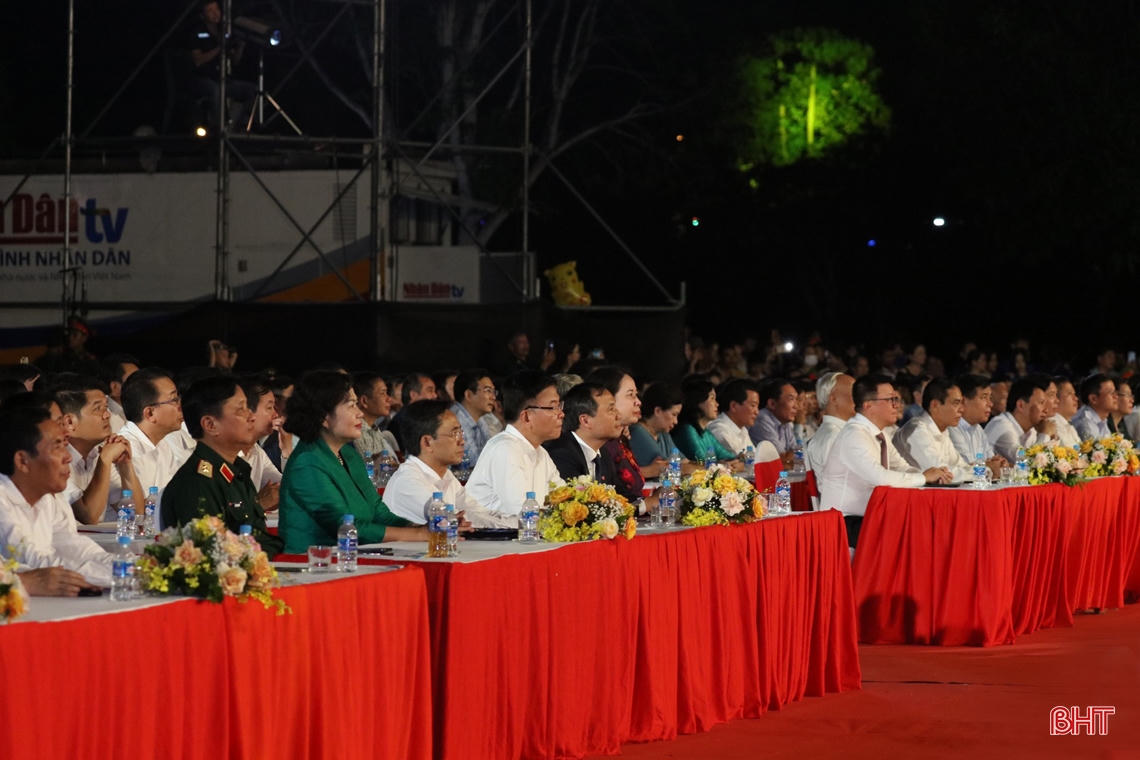 Phó Chủ tịch nước Võ Thị Ánh Xuân tham dự chương trình nghệ thuật 'Cõi thiêng Đồng Lộc - nối mạch ngàn năm'