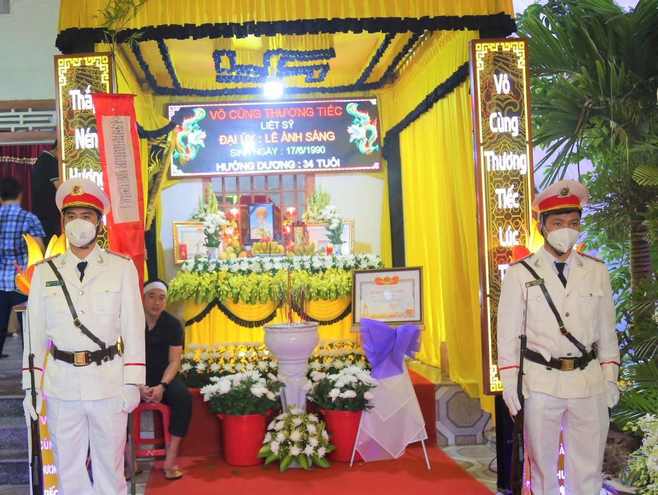 Xúc động đón linh cữu liệt sĩ Lê Ánh Sáng tại quê nhà